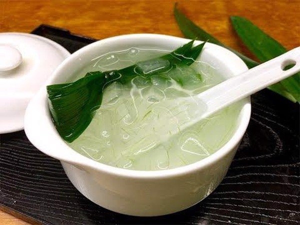 yến chưng lá dứa