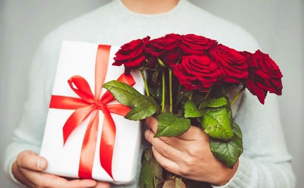 ngày quốc tế phụ nữ không thể thiếu hoa và quà tặng