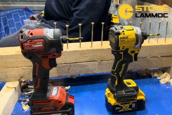 Đánh giá chuyên sâu về máy bắn vít pin DCK vs Dewalt