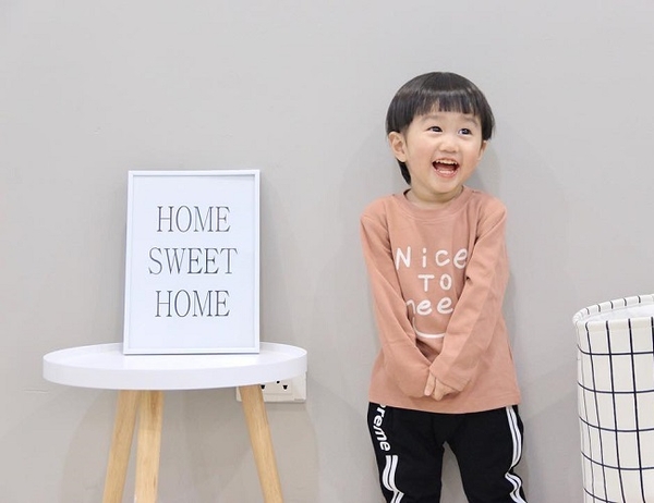 Bé trai 2 tuổi nên lựa chọn quần áo như thế nào?