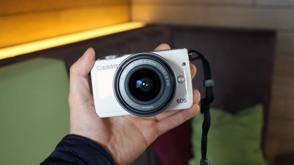 Đánh Giá Chi Tiết Canon M10: Máy Ảnh Compact Cho Người Bắt Đầu