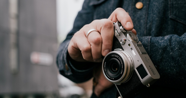 Fujifilm X100V tiếp tục cháy hàng - Fujifilm Nhật Bản đóng order chiếc máy compact này!