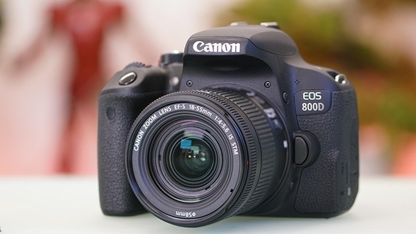 Đánh giá Canon EOS 800D - Chiếc máy ảnh tốt nhất cho người mới chơi