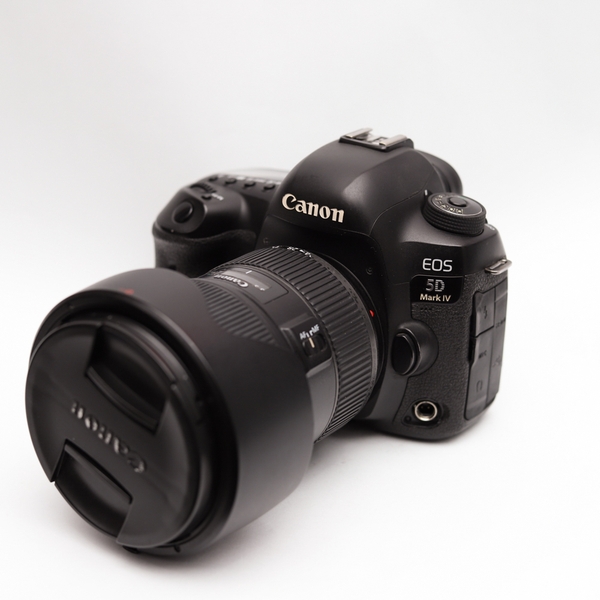 Vị Thế Canon 5D Mark IV Trong Nhiếp Ảnh Cưới Hỏi Năm 2026 — Vẫn Đỉnh Hay Đã Lỗi Thời?
