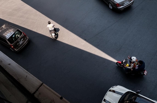 Những khoảnh khắc thú vị được ghi lại qua các bức ảnh của nhiếp ảnh gia Angkul Sungthong đến từ Thái Lan