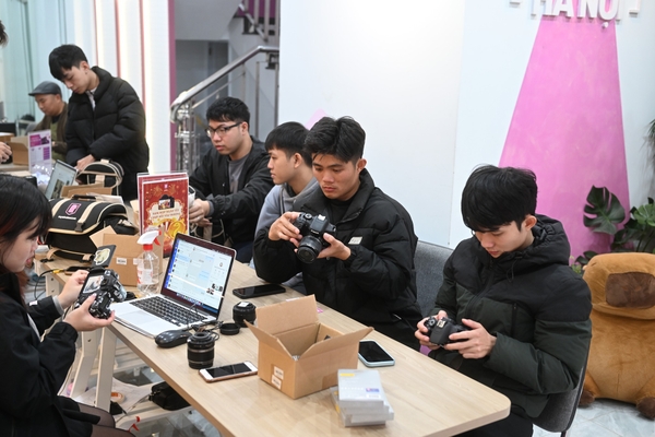 Máy Ảnh Đổi Trả Bảo Hành Tại MACHN