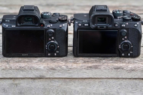 Sony A7IV: Đánh giá chi tiết & So sánh với A7III