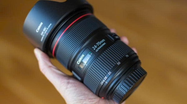 Lens 24-70mm f/2.8 vs 35mm & 85mm f/1.8
