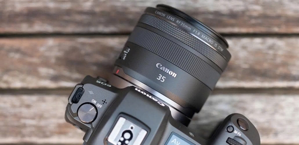 Lens 24-70mm f/2.8 vs 35mm & 85mm f/1.8