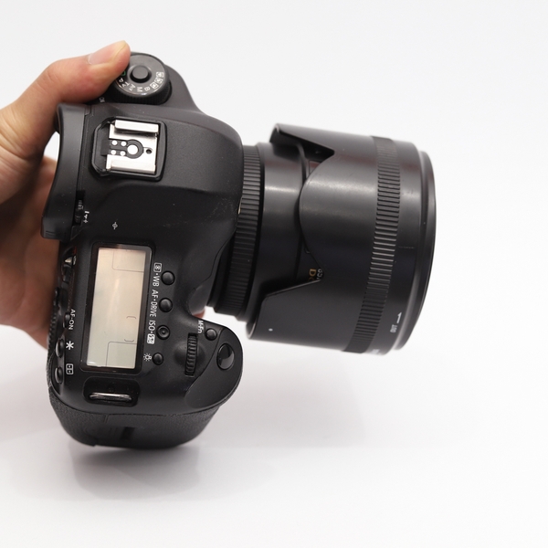 Máy Ảnh Cũ và Máy Ảnh Mới