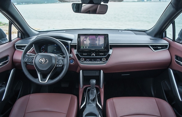 Toyota cross hv 2021 có không gian nội thất sang trọng