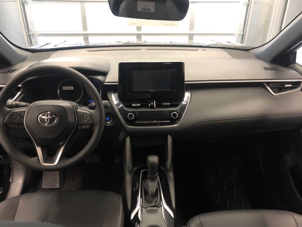 Toyota corolla cross 2020 bản g có taplo sử dụng các chi tiết ốp crom sáng bóng