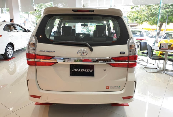 Đuôi xe Avanza được thiết kê đơn giản