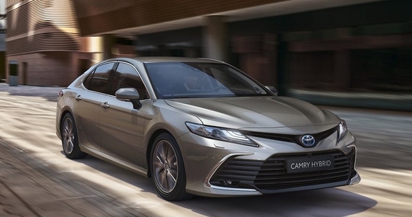 Mẫu Toyota Camry 2022 hybrid thân thiện với môi trường