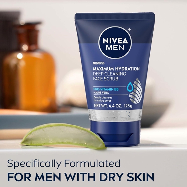 Sữa rửa mặt tẩy da chết dưỡng ẩm tối đa cho nam NIVEA MEN Maximum Hydration Deep Cleaning Face Scrub With Aloe Vera 118ml