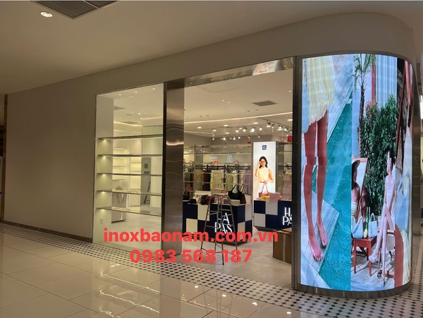 san-xuat-gia-cong-thi-cong-tu-ke-trung-bay-shop-inox