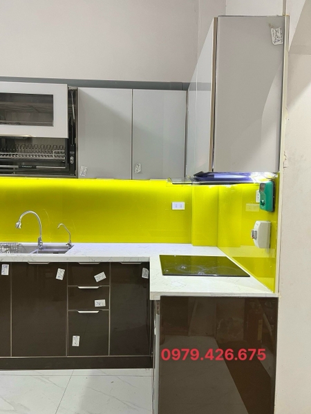 mau-tu-bep-inox-canh-kinh-cuong-luc-dep