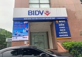 Nổ súng, cướp 900 triệu đồng tại Ngân hàng BIDV