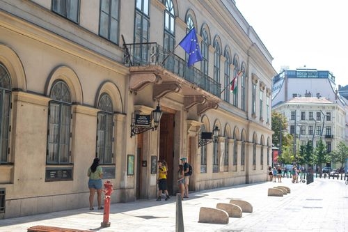 Văn học Hungary – vì sao một Nobel 2025 không bao giờ mọc lên từ mảnh đất trống?