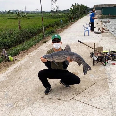 Kinh Nghiệm Săn Trắm Đen Hồ Dịch Vụ