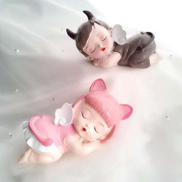 Em bé gái ngủ (nhựa) xả kho.