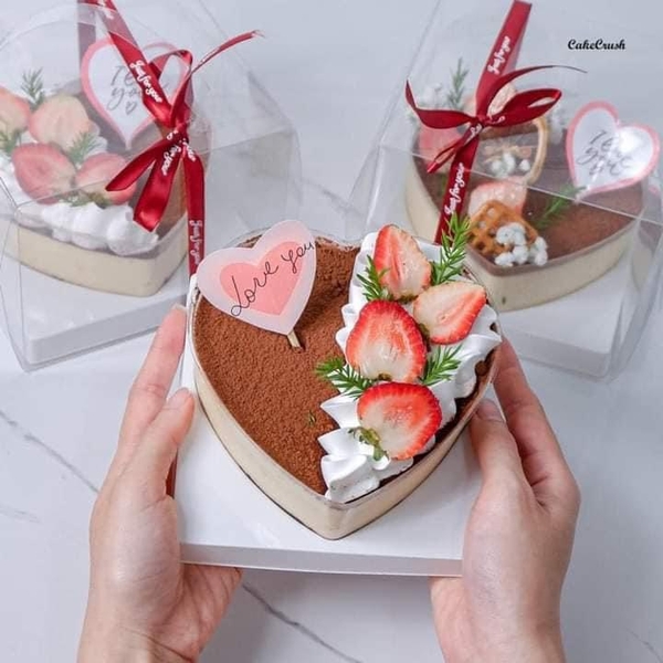 Set 5 hộp khuôn bánh trái tim (cao 11cm x đế 13.5cm).
