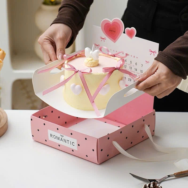 Set 10 hộp ROMANTIC nắp mica 1 ngăn màu HỒNG CHẤM BI kèm tờ bìa lịch di động (in màu phủ bóng, đế bồi 2  lớp) kt 18x18x14cm.