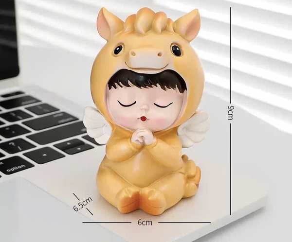 Tượng sứ -bé NGỰA vàng (Tay chống cằm).