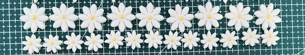 Hộp 200 bông  hoa cúc kẹo đường size TO kt 2.6cm