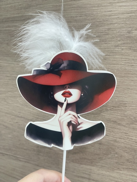 Thẻ cắm cô gái giấy mũ màu ĐỎ ĐEN-gắn lông màu TRẮNG.