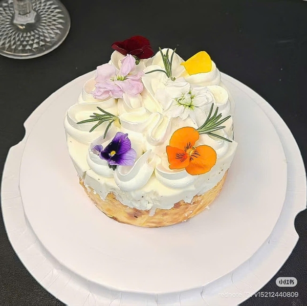 Hộp 6 gram hoa VIOLA sấy thăng hoa (khoảng 290-300 bông/hộp) (hoa ăn được, bảo quản tránh ánh sáng trực tiếp).