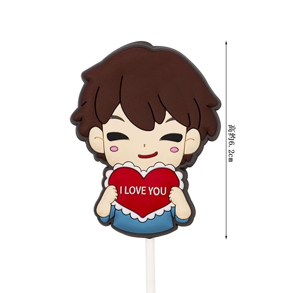 Tượng nhựa dẻo-bé trai ôm trái tim chữ i love you.