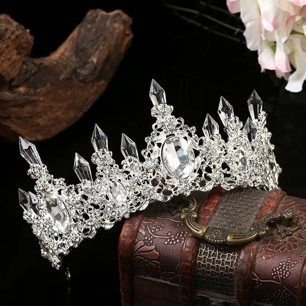 VM-Vương miện đại màu trắng đk16cm.