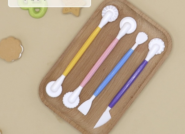 Bộ dụng cụ 4 chi tiết điêu khắc bánh nặn.