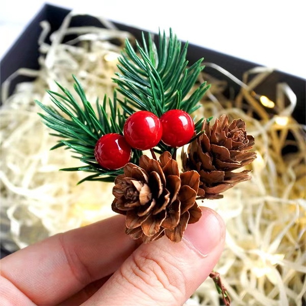 set 5 Cành thông nhựa kèm quả đỏ (noel).