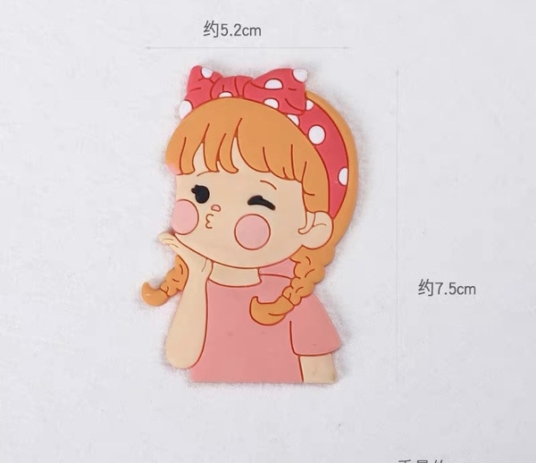 Tượng nhựa dẻo-Bé gái bờm tóc đỏ, áo hồng.