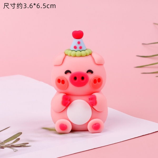 Tượng Heo hồng đội mũ (nhựa).