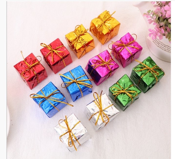 Set 12 hộp quà 3x3cm.