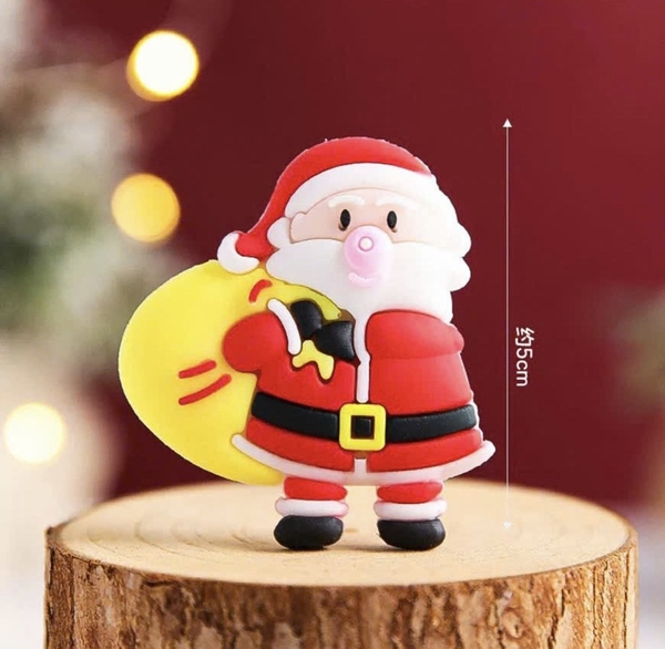 5 tượng nhựa dẻo - ông già noel khoác túi quà màu vàng.