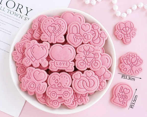 Bánh quy mix mẫu xe đạp, chữ i love you, trái tim love hồng (gói 300gam).