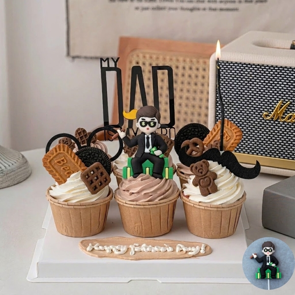 Tượng NHỰA DẺO -sếp (boss) đeo kính chữ S (dáng NGỒI).