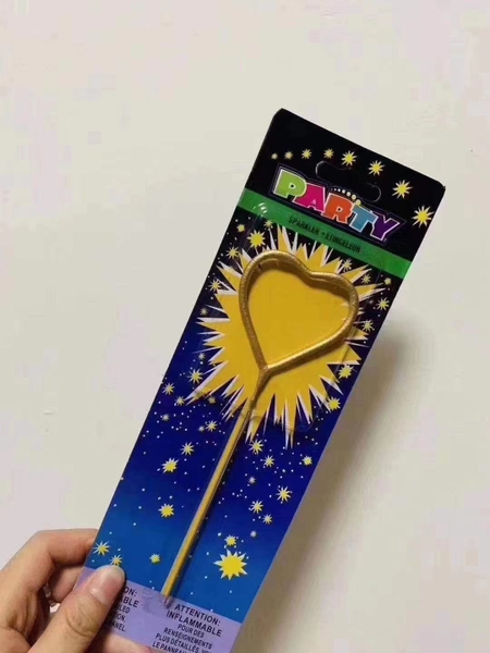 Nến cây hình tim rỗng.