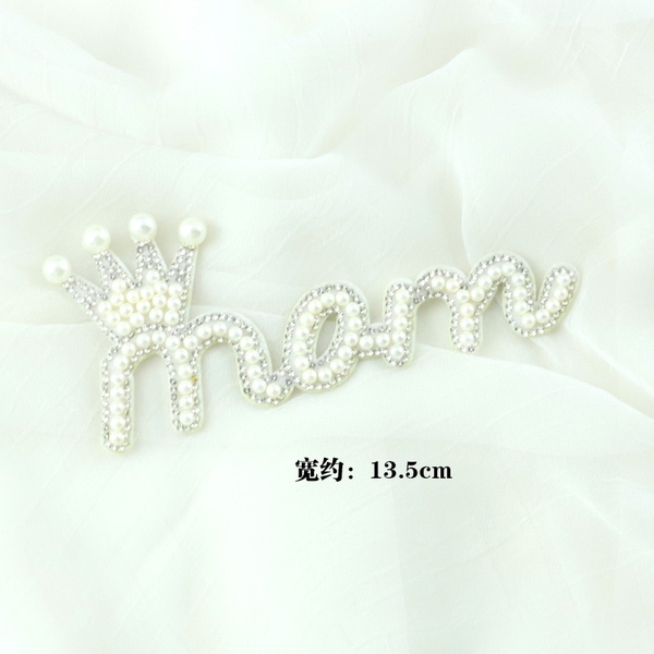Chữ MOM đội vương miện gắn hạt-TRẮNG.