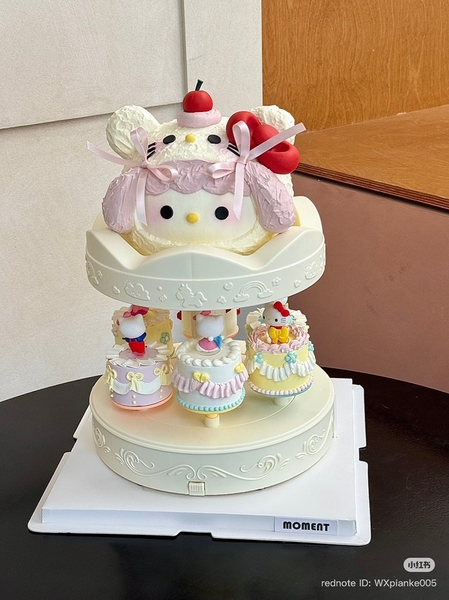 Bàn xoay cupcake trụ giữa có nhạc (2 tầng).