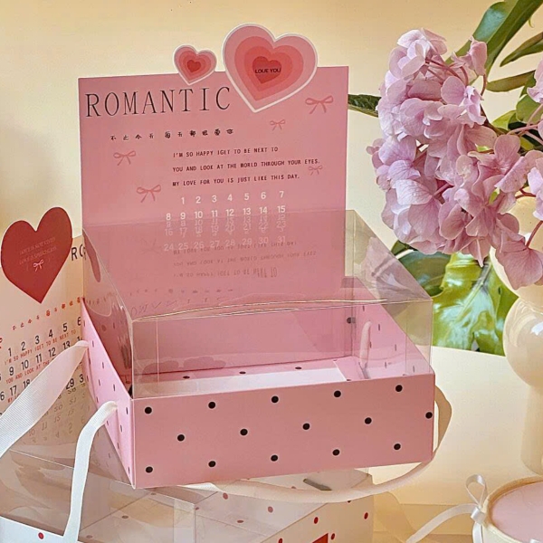 Set 10 hộp ROMANTIC nắp mica 1 ngăn màu HỒNG CHẤM BI kèm tờ bìa lịch di động (in màu phủ bóng, đế bồi 2  lớp) kt 18x18x14cm.