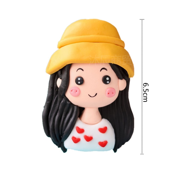 TUONG-Bé gái áo trắng trái tim mũ vàng (silicon).