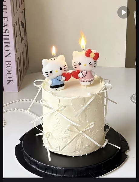 Vỉ 3 cây nến - KITTY ĐỎ.