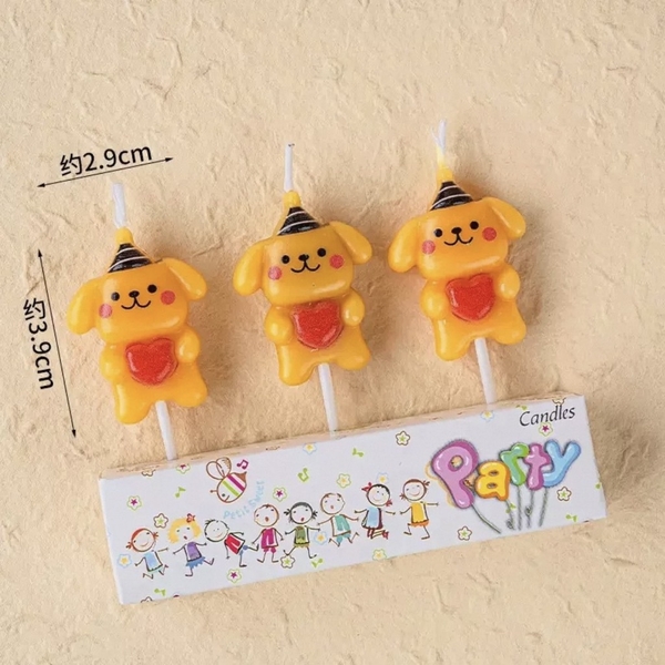 Vỉ 3 nến chó màu vàng ôm trái tim đỏ.