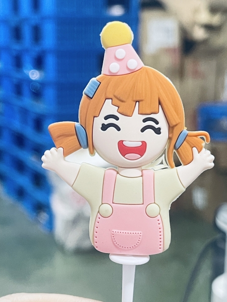 Tượng bé răng thỏ mũ hồng (nhựa dẻo dày).