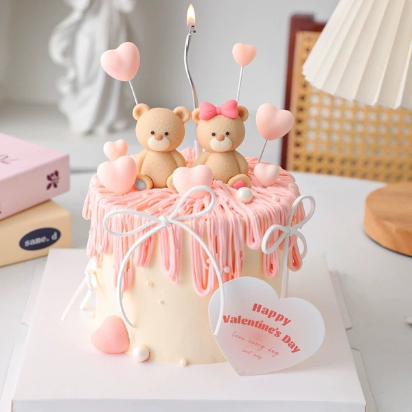 Tượng nhựa -gấu màu vàng nâu (bàn chân xanh dương).